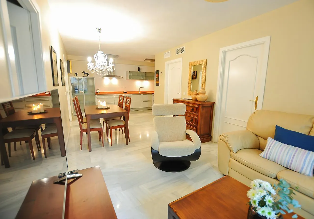 Acogedor Apartamento Junto A Calle Larios By Renthas Apartment Malaga